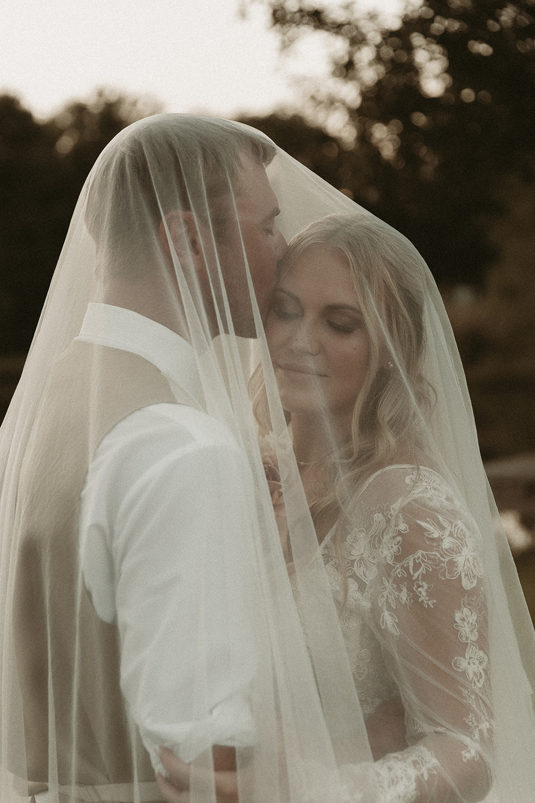 Bride and groom portraits at Milestones Barn in Missouri.