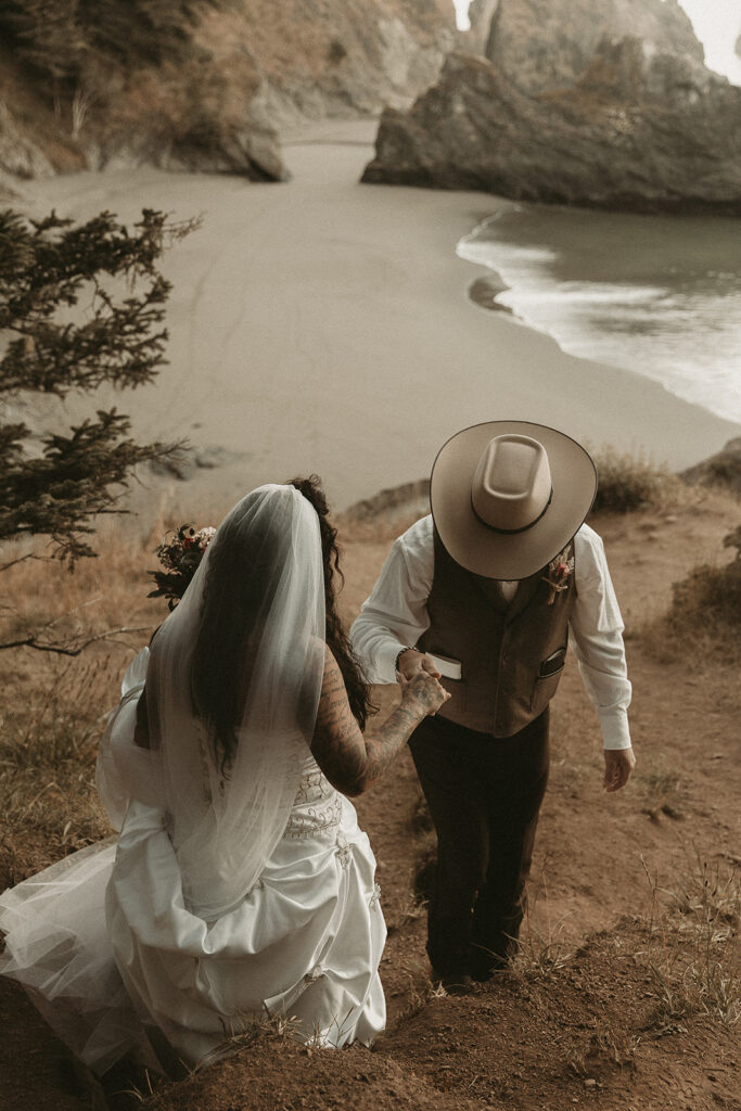 Secret Beach elopement, Oregon.